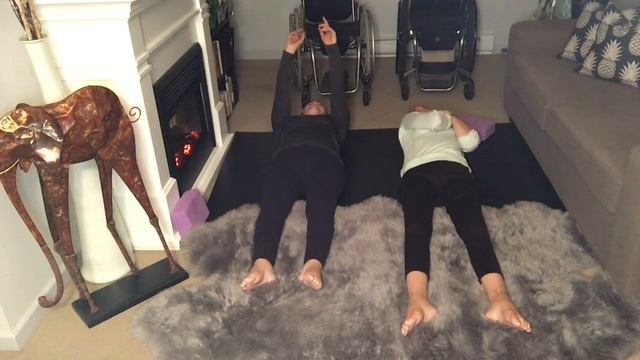 Seated Wheelchair Stretching and Movement - Day 8 of 30 Days смотреть онлайн