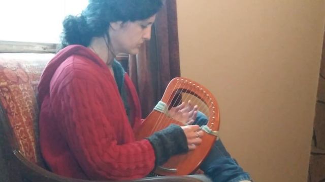 A Song for the Little One - original composition, 16-string lyre смотреть онлайн