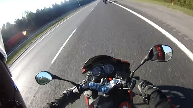 Honda CBR 125R Top speed on highway смотреть онлайн