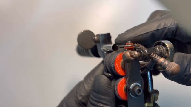 Как собрать тату машинку что бы не разбрызгивала краску. How to assemble a tattoo machine. смотреть онлайн