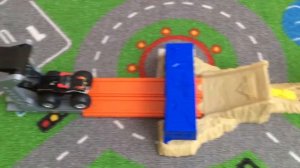 Hot Wheels Monster Truck El Toro Loco Showdown / Хот Вилс Монстр Трак про машинки