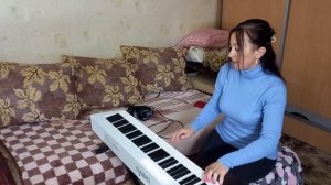Две песни из к/ф «Ирония судьбы» на пианино.