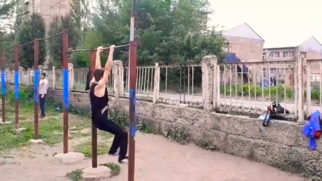 ТОП 10 ЛЁГКИХ И КРАСИВЫХ ЭЛЕМЕНТОВ НА ТУРНИКЕ смотреть онлайн