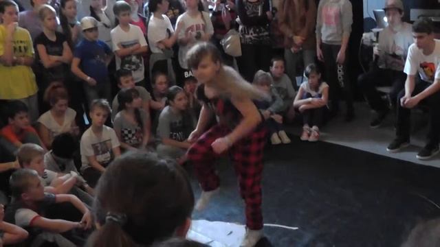 ВЕРОНИКА РАХМАНОВА 1 ВЫХОД ФАН БОКС 3 НОЯБРЯ 2013 Г KIDZ смотреть онлайн