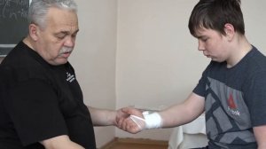 Помощь при порезе вены. Венозное кровотечение.