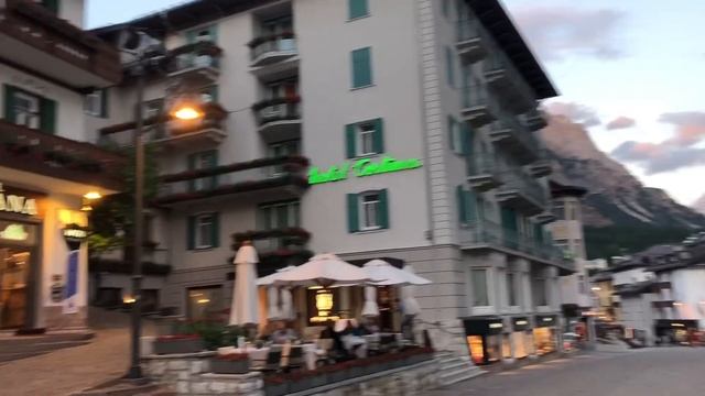 La CIUDAD MÁS CARA de ITALIA: CORTINA D’AMPEZZO смотреть онлайн