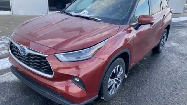 Used 2022 Toyota Highlander Hybrid Rochester, MN #DT2245 смотреть онлайн