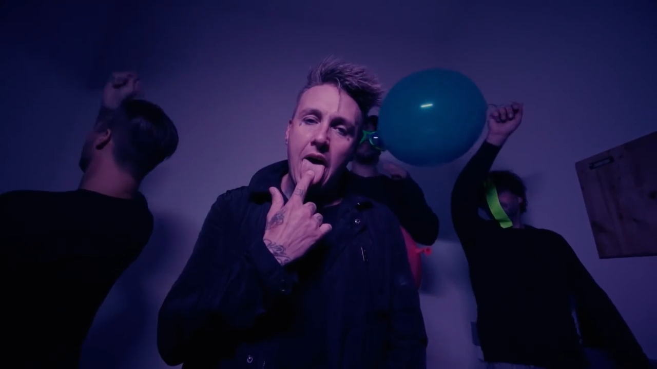 Papa Roach - Traumatic смотреть онлайн