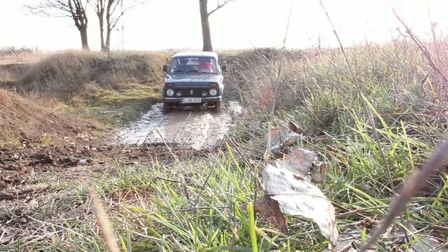 Lada Niva 1.7i 4X4 Hungary csatorna-átkelés смотреть онлайн