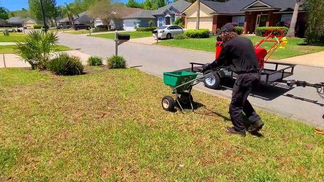 How To Use A Spreader For Fertilizer!!! смотреть онлайн