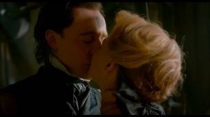 Том Хиддлстон. Любовные сцены из фильмов.