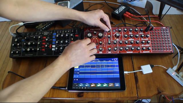 Behringer Model D & Neutron, Awesome Sequence. (Korg Gadget 2) смотреть онлайн