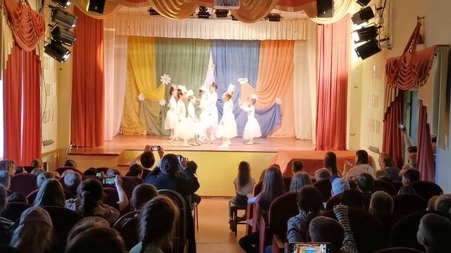 "Полька" выступление младшей группы #вдохновение 01.06.2022 смотреть онлайн