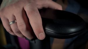 Геймерское кресло Cooler Master Caliber R2 за 20 тысяч рублей: качается, поднимается и продувается