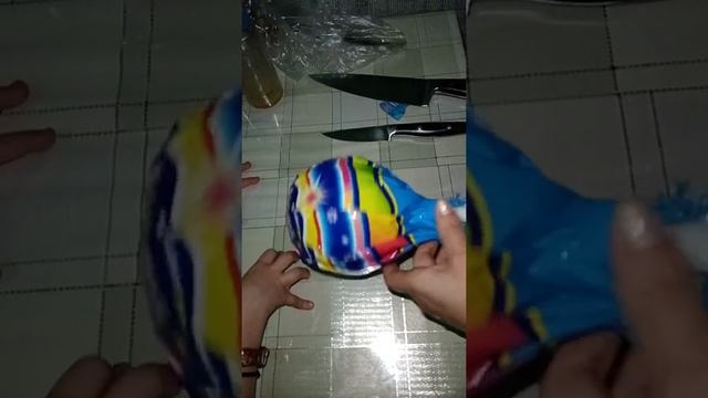 Потрошим огромный чупа чупс! А что внутри??? смотреть онлайн