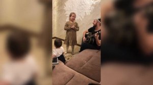 Лиза Гапич - Идет по лесу маленький мышонок (кавер под гитару)