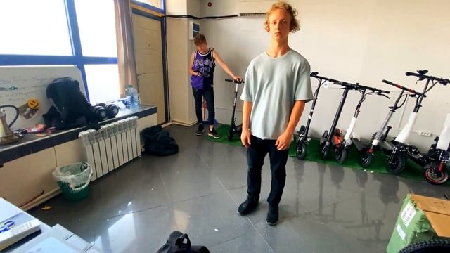 Ученик в 17 лет ПЕРЕЕХАЛ в Москве из региона | Рекорд по продажам в товарке. Бизнес на авито смотреть онлайн