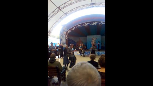 Dancing at the park, part 2/ танцы в парке отдыха, часть 2 смотреть онлайн