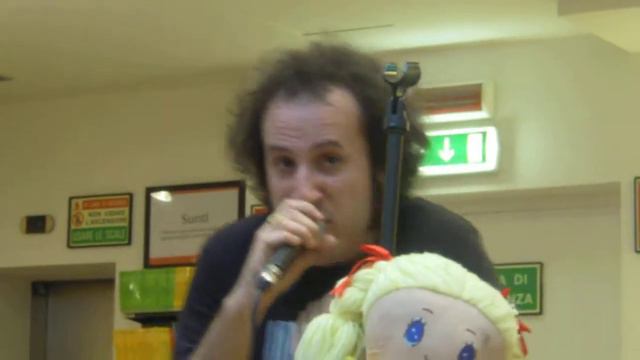 U'Papun _ "Vivere come un'attrazione" 26-05-2011 ( Feltrinelli ) смотреть онлайн
