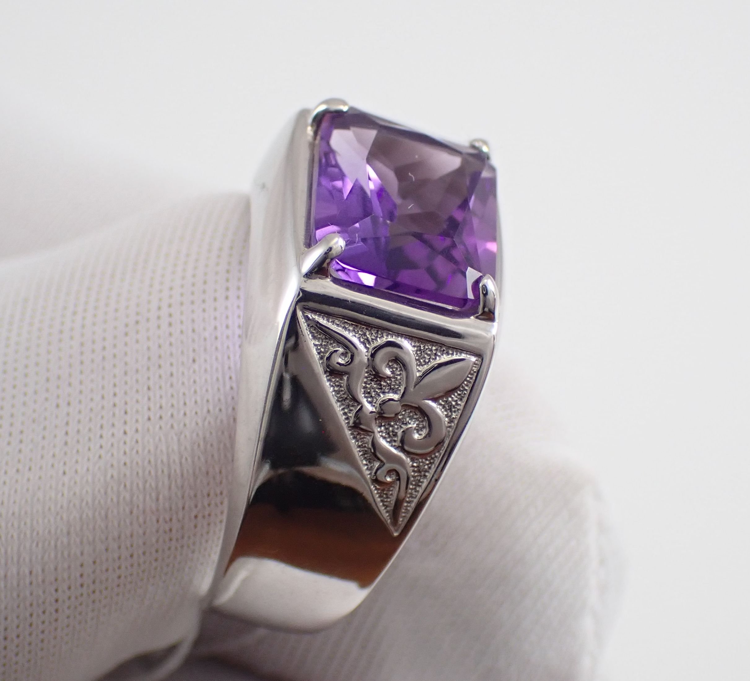 Перстень Мужской Лилия с Аметистом (камень на выбор), Артикул КМ-298_с, серебро 925 смотреть онлайн