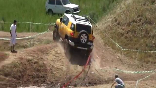 Toyota FJ Cruiser Funny Crash.wmv