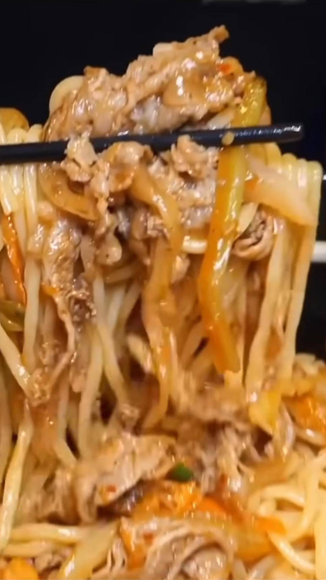 Навыки обжарки мяса с овощами #shorts #мясо #овощи смотреть онлайн