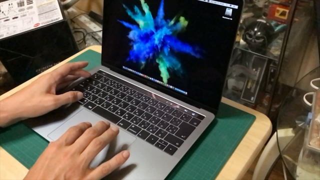 MacBook Pro with Touch Bar 2017 Review : Aaron Jones Vlog #127 смотреть онлайн