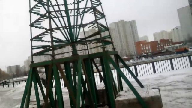 Обещанное видео про уличные новогодние ели смотреть онлайн