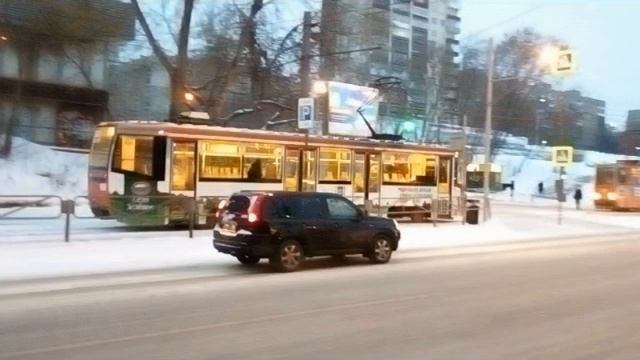 Движуха трамваев вечерней Перми смотреть онлайн