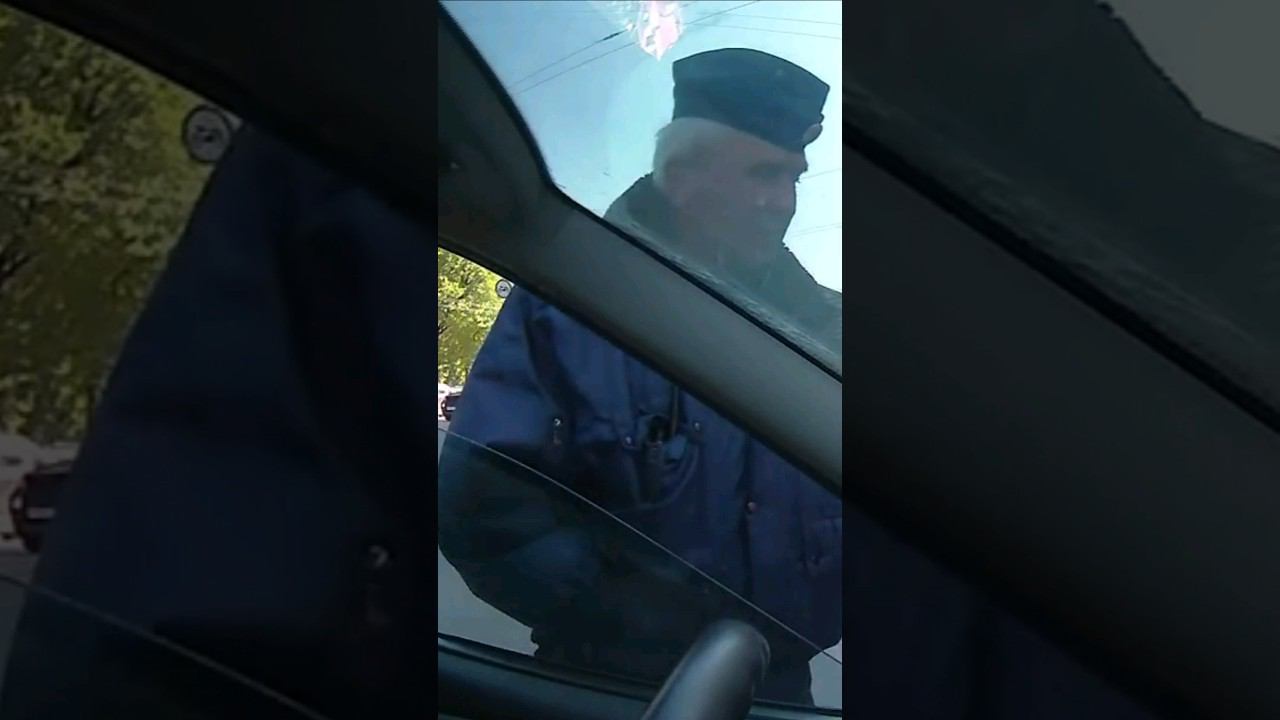 Ты не туда встал - это место начальника дороги. Ты кто, ФСБешник что ли? #нашнадзор #ДПС #МВД смотреть онлайн