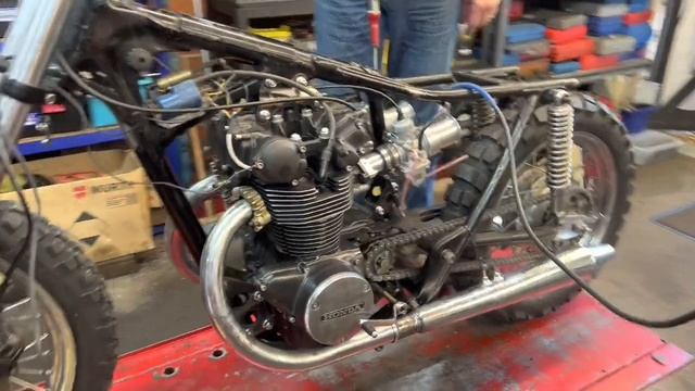 Honda CB450 first run смотреть онлайн