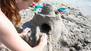 VLOG Отдых у моря СТРОИМ замок ИЗ ПЕСКА видео для детей kids children