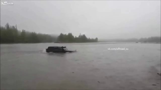 Off-roading НЕПОТОПЛЯЕМЫЕ. По реке плывет Крузак TLC) Жесть)) смотреть онлайн