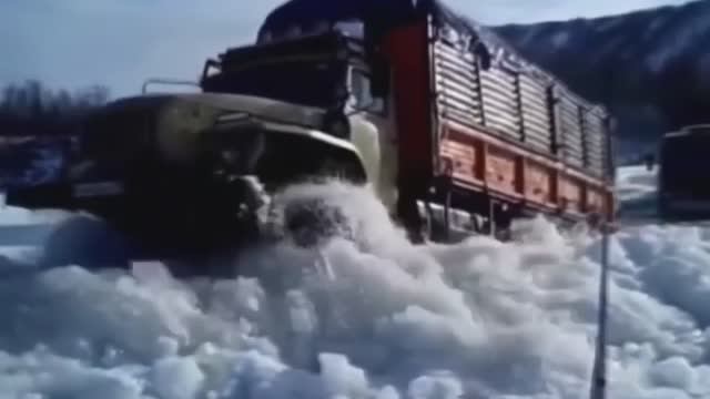 Северный дальнобой И в дождь и в снег смотреть онлайн