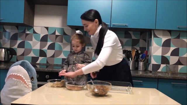 Малышка Агата приготовит Конфетки за несколько Минут!! Сможешь и ты! смотреть онлайн