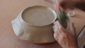 Основы лепки из глины. Лепка тарелки и доски. Мастер-класс для новичков по керамике. Урок 2