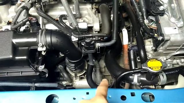 Toyota Aqua | Мойка двигателя. смотреть онлайн