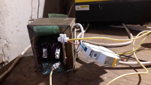 Видео ответ пользователю. Решение проблемы высокого напряжении при зеленом тарифе.