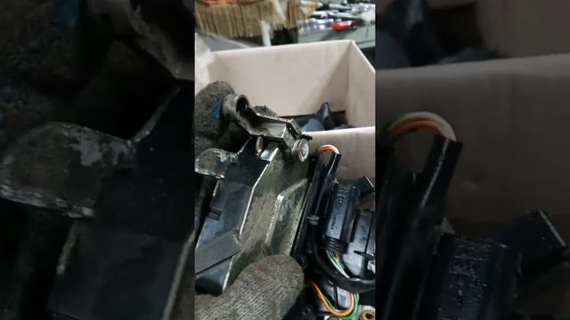 BMW E-38 (E-39) Замок двери - механизм созданный чтобы сломаться ! смотреть онлайн