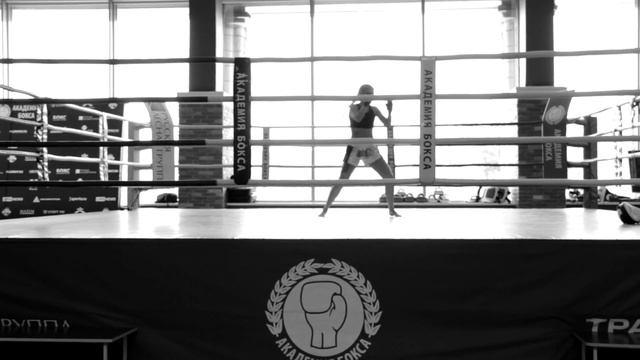 БЕЙ В КОСТЬ! Серьезные бои, опасные противники! смотреть онлайн