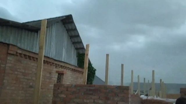 Сильнейший ураган в чечне.. а мы строим дом ?!!! смотреть онлайн