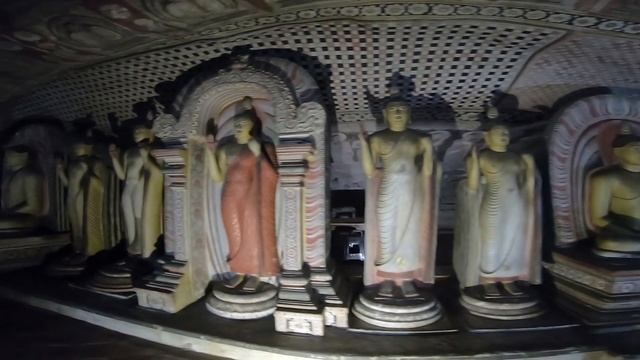 Дамбулла-Храм в гротах скалы основанный в 1 веке до н.э. Шри-Ланка (часть 3) смотреть онлайн