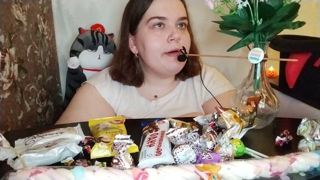 Asmr eating candy waffles marshmallow • HALLOWEEN • близкие звуки смотреть онлайн
