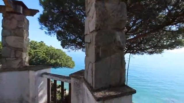 Дом над морем в 35 км от Барселоны смотреть онлайн