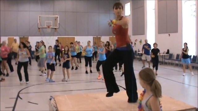 Dance Fitness ft songs from J-Lo, Pitbull, Lady Gaga and Marc Anthony смотреть онлайн