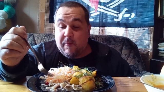 Обжор - тыквенный суп-пюре, картошка с селедкой и квашеной капустой смотреть онлайн