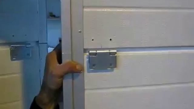 Монтаж секционных гаражных ворот Ryterna с калиткой за 20 минут! смотреть онлайн