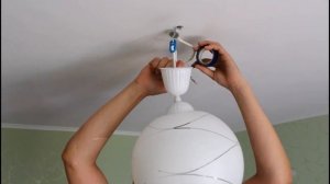 Как легко и быстро повесить плафон на лампочку