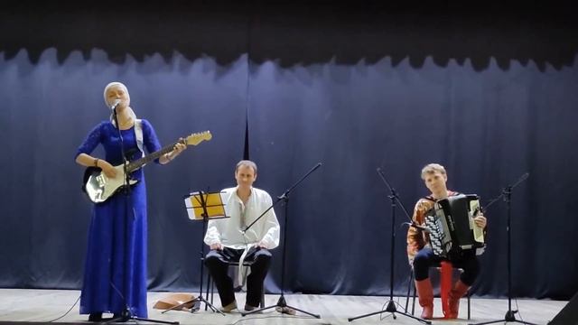 ЖИЛА БЫЛА ДУША В ДОВЕРЧИВОЙ ЛЮБВИ песня, исполняет Дарьюшка смотреть онлайн
