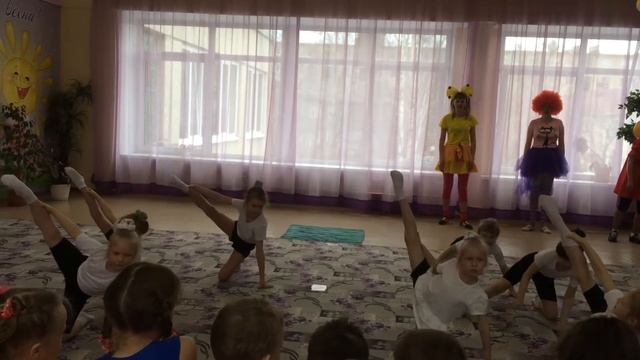 Гимнастический танец «Березки» смотреть онлайн